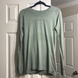 LIGHT GREEN LULULEMON SWIFTLY TECH LONG SLEEVE
